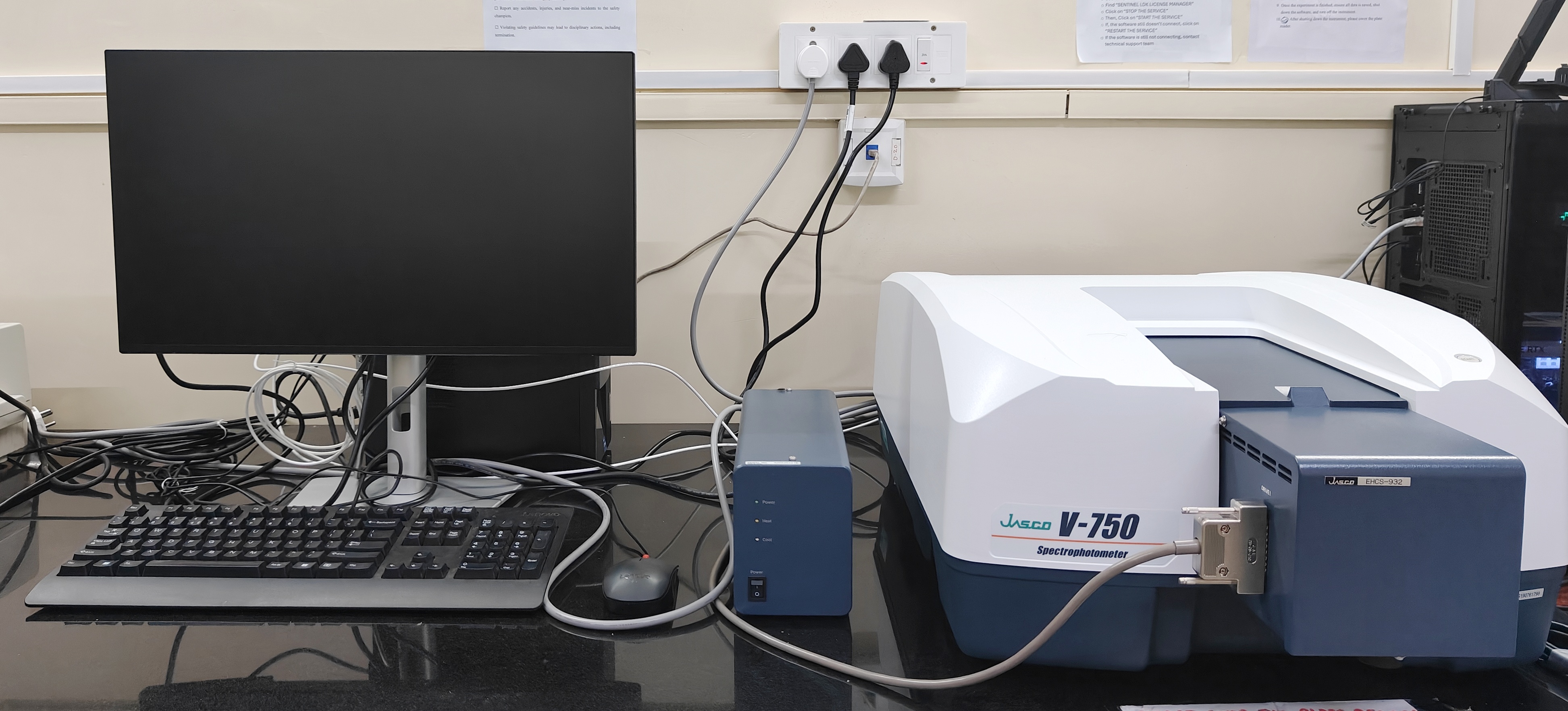 V-750 UV-Visible Spectrophotometer